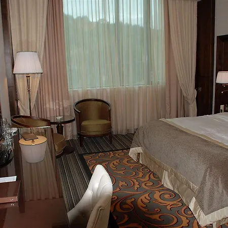 Metropolis Hotel